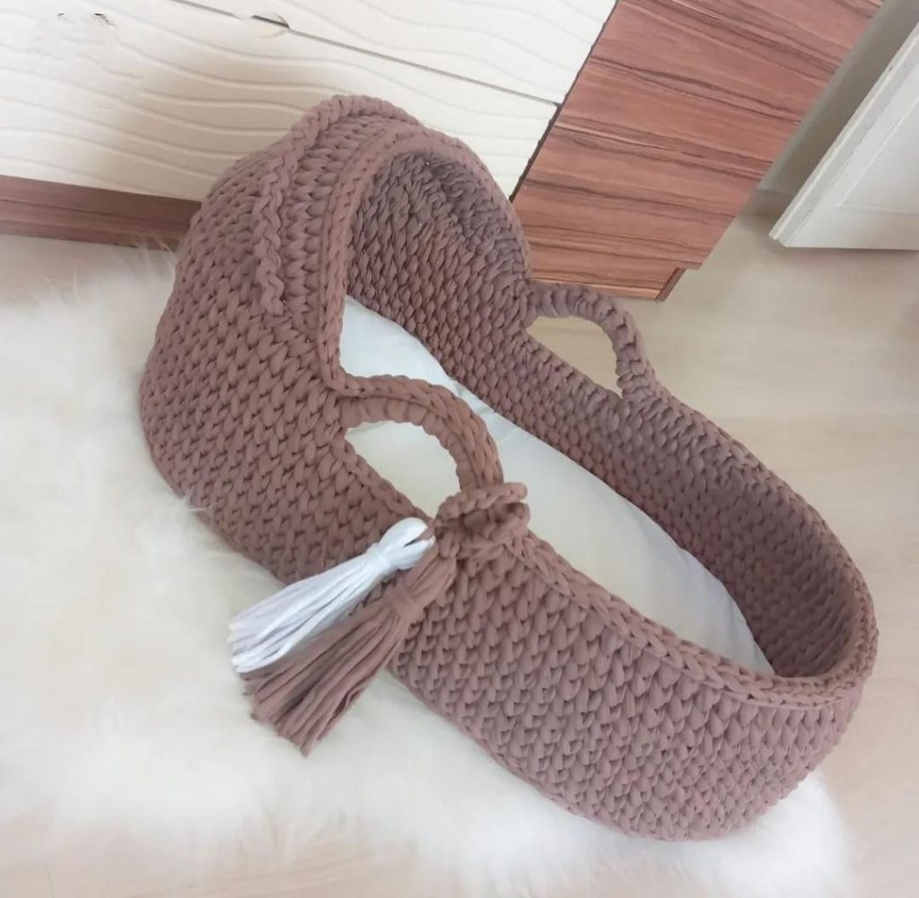 עריסה סרוגה בעבודת יד